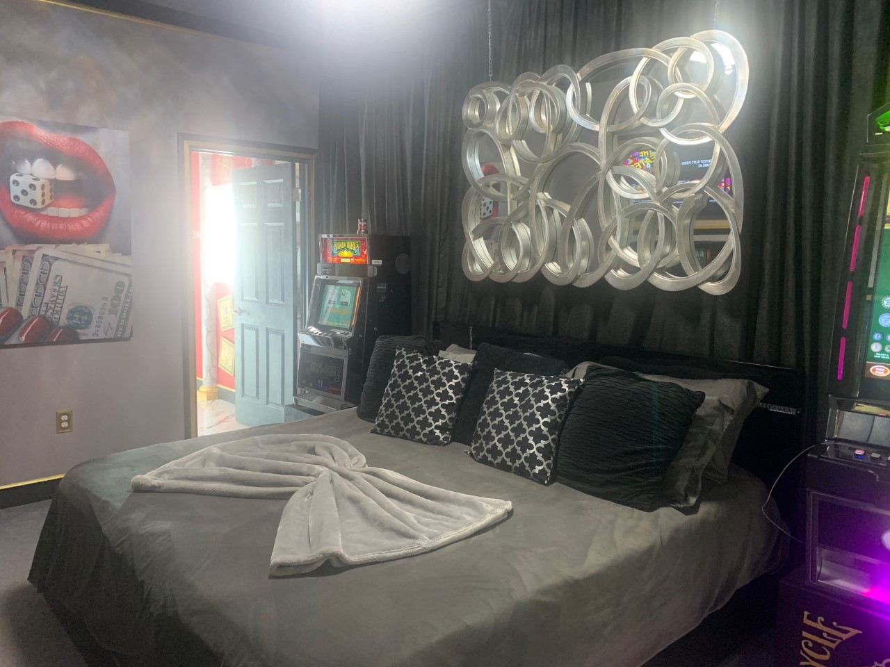 casinoroom Central Florida Lifestyle Casino bedroom located in the Great Escape Luxury Home